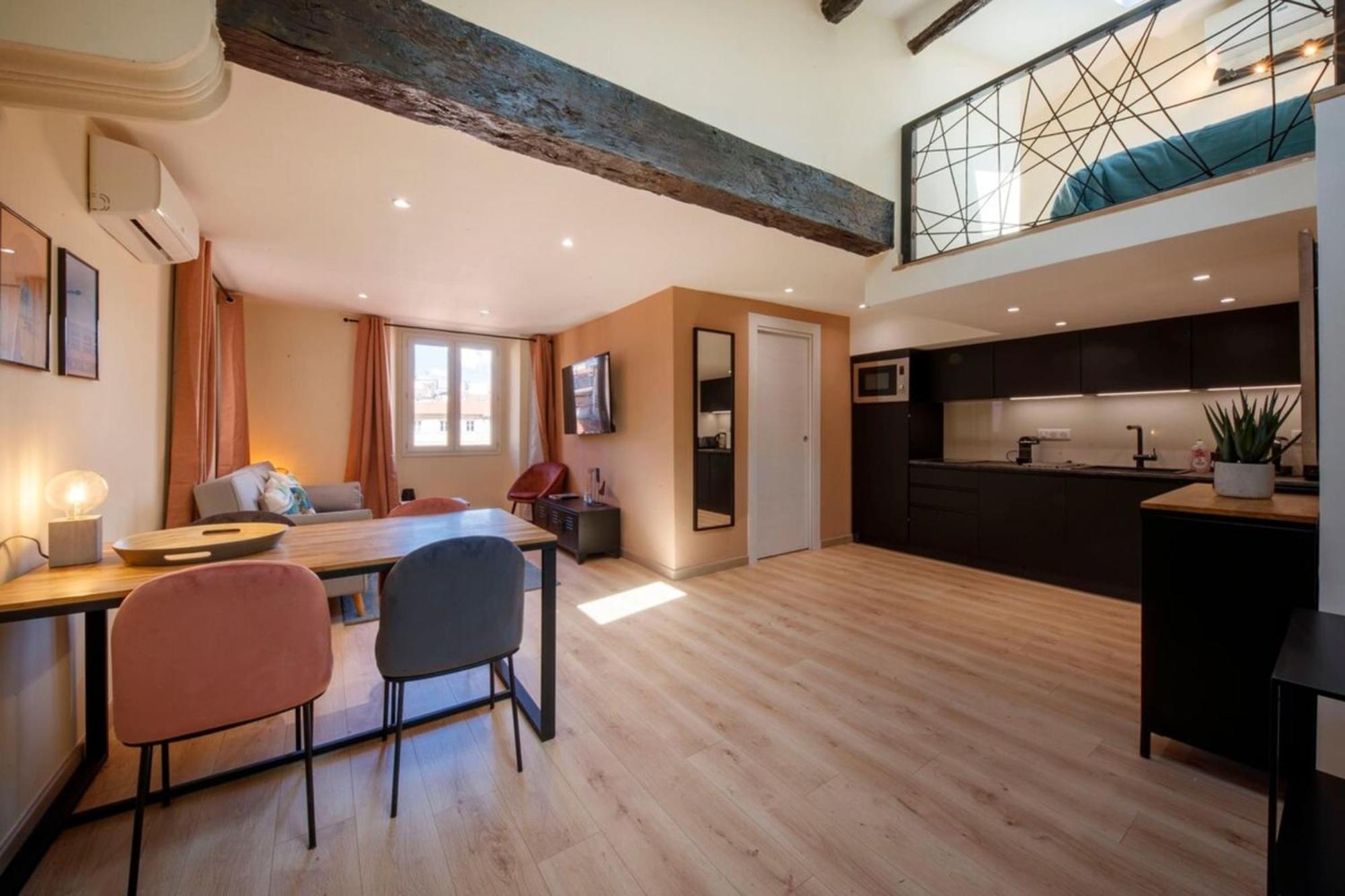 06A2 - Heart Of Old Nice Beautiful Renovated Apartment Luaran gambar